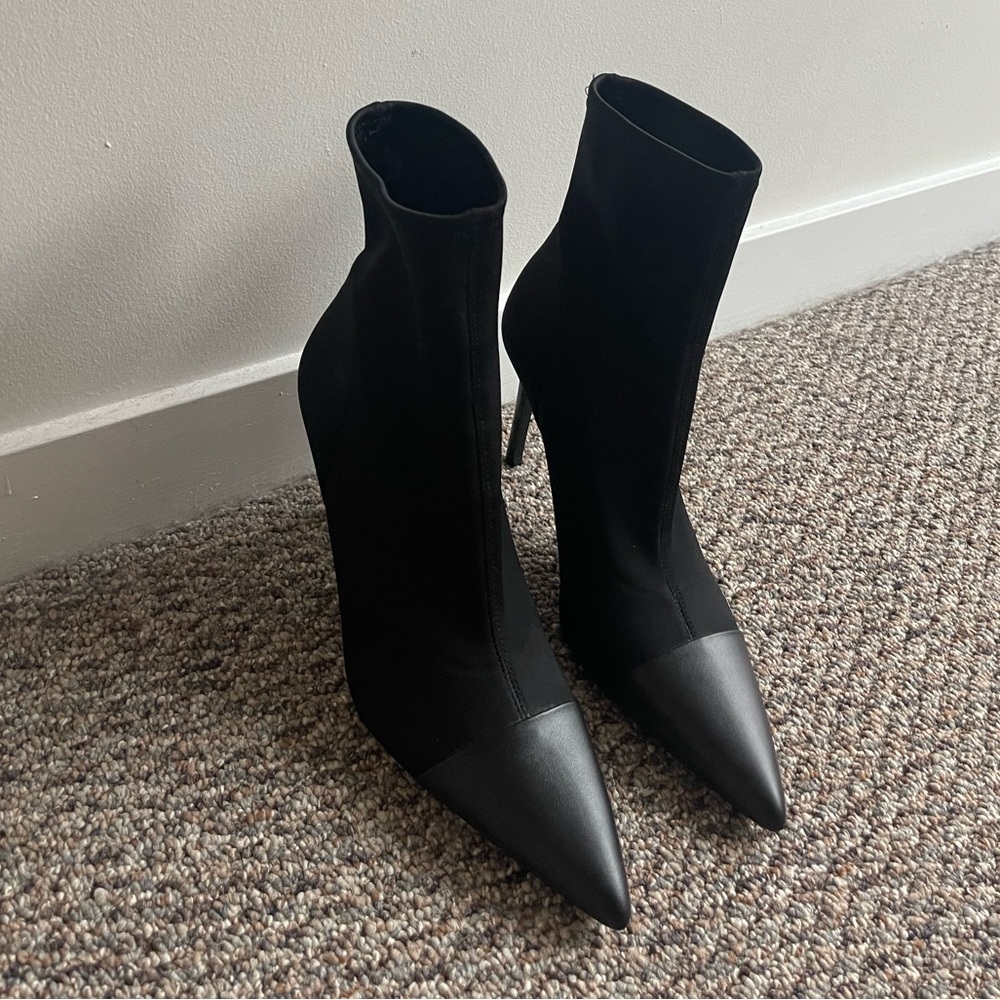 Pointed toe ankle boot - Picture 3 of 6